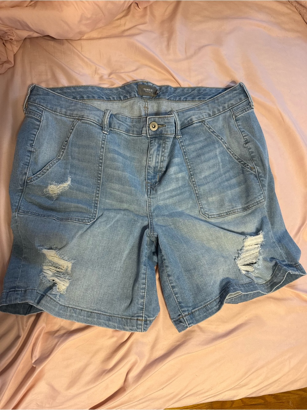 Light Blue Distressed Denim Women’s Shorts - torrid size 22